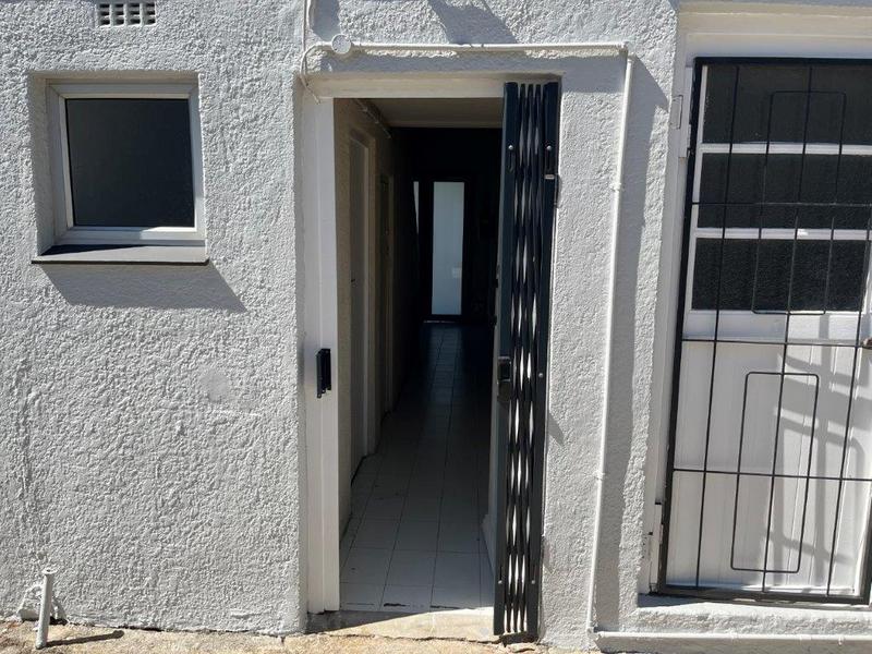 To Let 2 Bedroom Property for Rent in Lakeside Western Cape